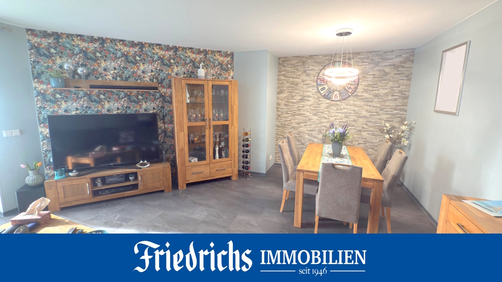 Charmante, modernisierte 2-Zimmer-Wohnung im I. Obergeschoss mit Balkon und Tiefgaragenstellplatz