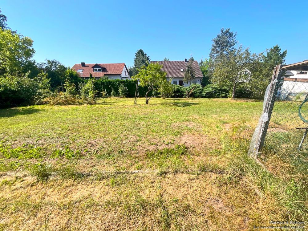 Herrliches Grundstück 
zur sofortigen Bebauung 
mit einem Ein- oder Zweifamilienhaus