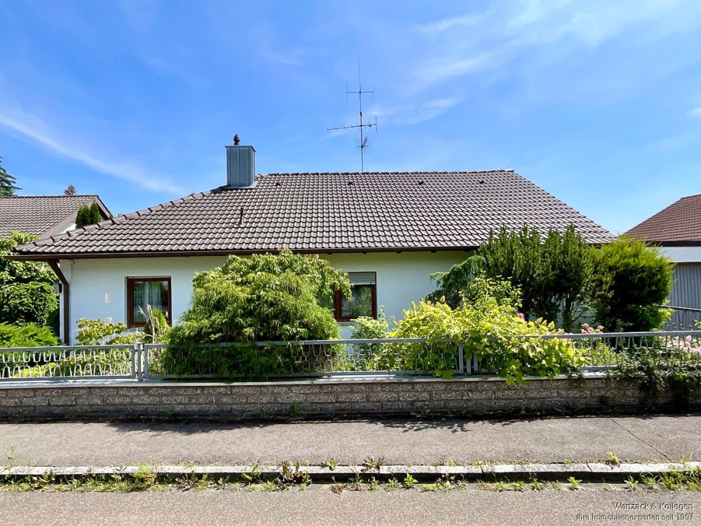 Familiendomizil: Bungalow mit Souterrainflächen
