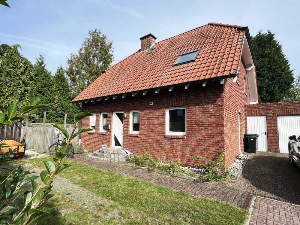 Straßenansicht / Hauseingang