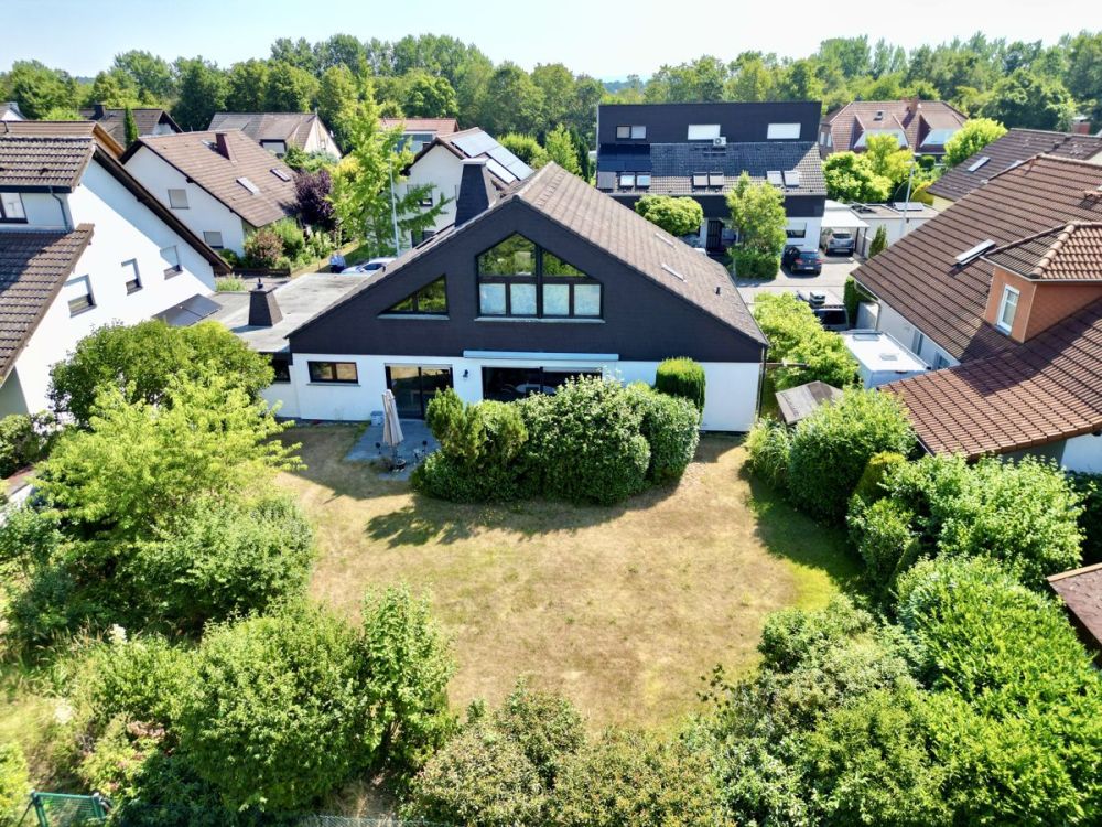 Freistehendes Einfamilienhaus in Traumlage
- Offen, großzügig und umgeben von Grün -