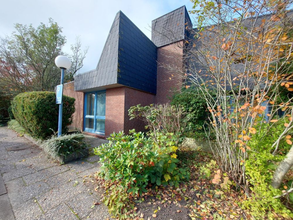 Gut durchdachtes, ehemaliges Bankgebäude mit 10 Stellplätzen