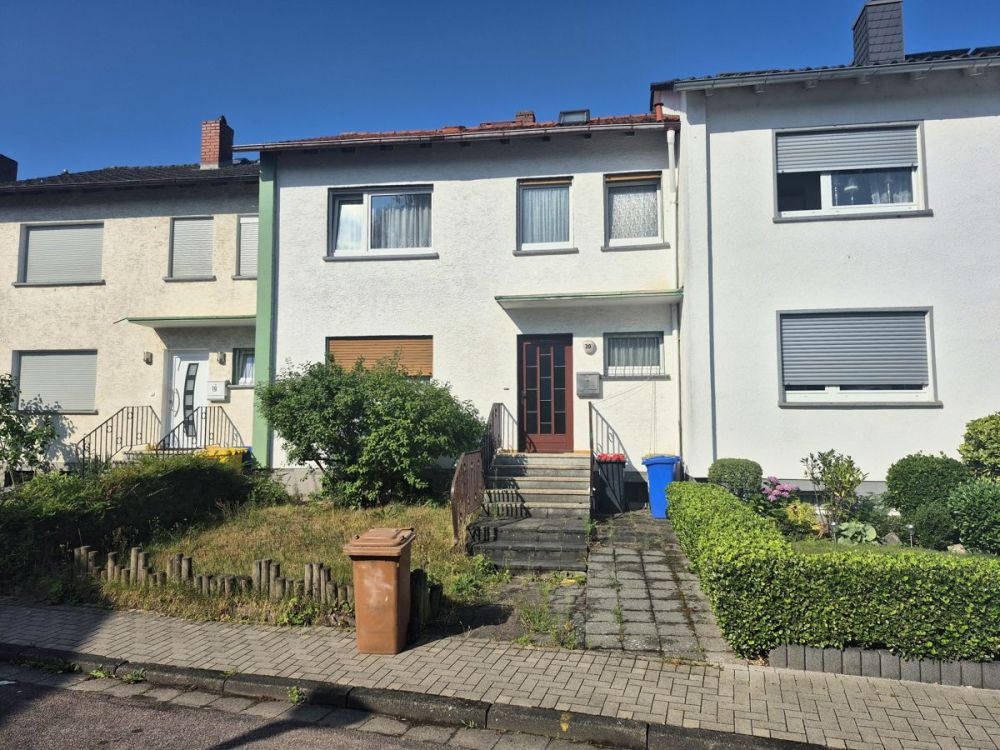 Ihr neues Zuhause mit Potenzial – Reihenmittelhaus mit Garage in Hanau-Großauheim