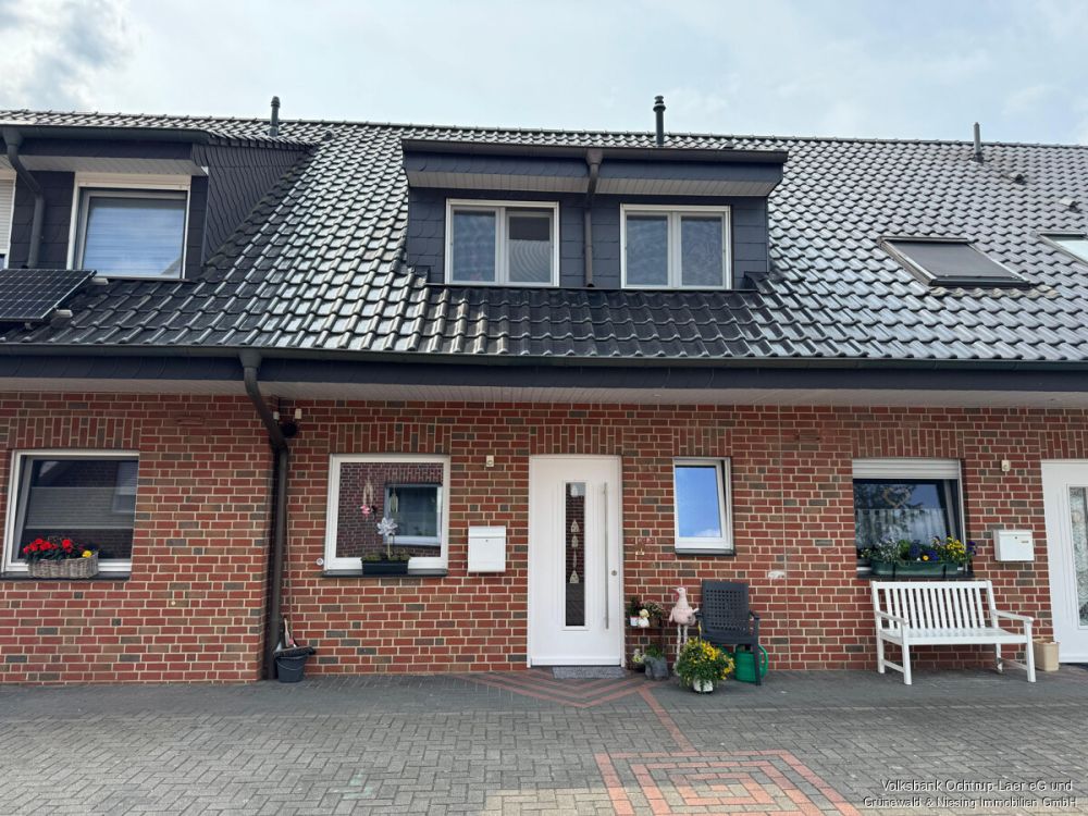 Exklusives Reihenmittelhaus mit schönem Garten in ruhiger Wohnlage !