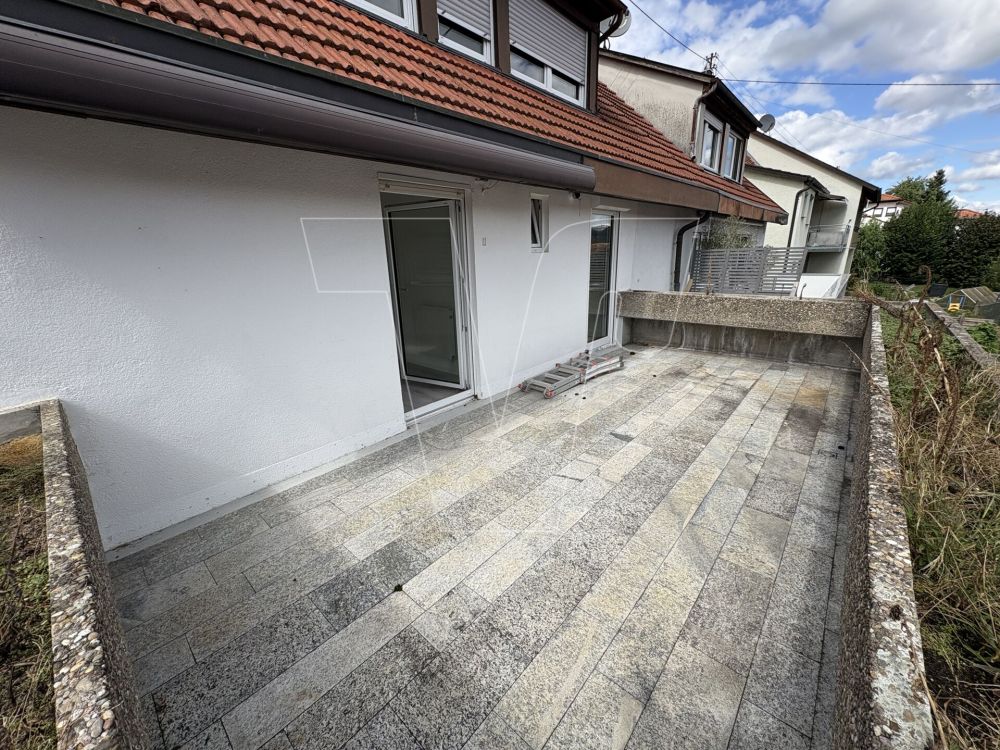 Sanierte und sehr gepflegte Wohnung mit großem Balkon!