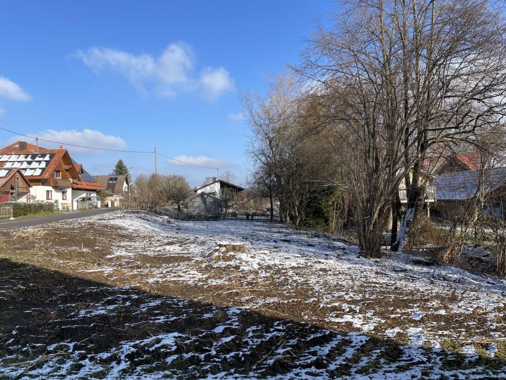 BAUPLATZ + GENEHMIGTER BAUPLAN