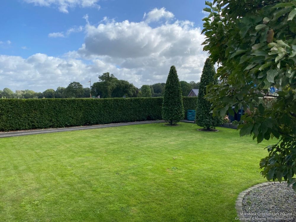 Beste Lage für die Familie mit viel Platz im Garten und im Haus!