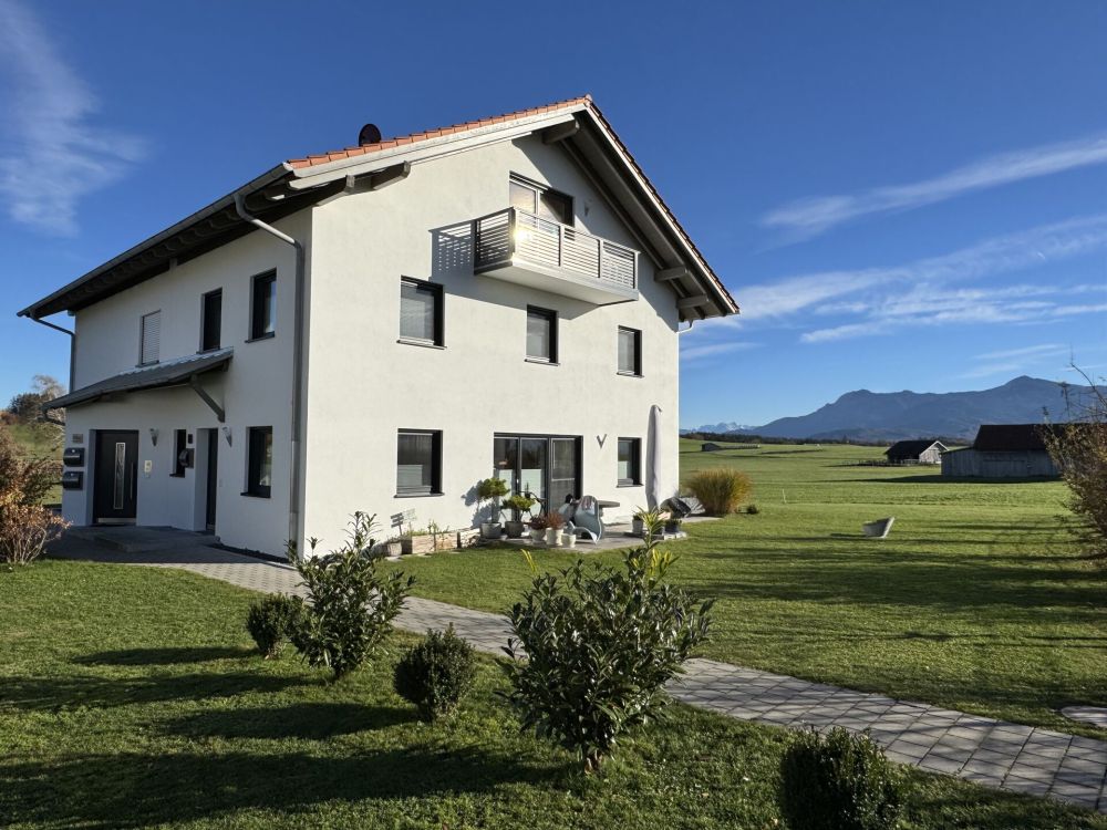 Diesen Ausblick schon beim Aufwachen genießen
Großzügige Doppelhaushälfte in Aidling