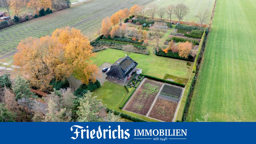 Großzügiges EFH mit Modernisierungsbedarf u. Garage auf großem Grundstück in Alleinlage von Edewecht