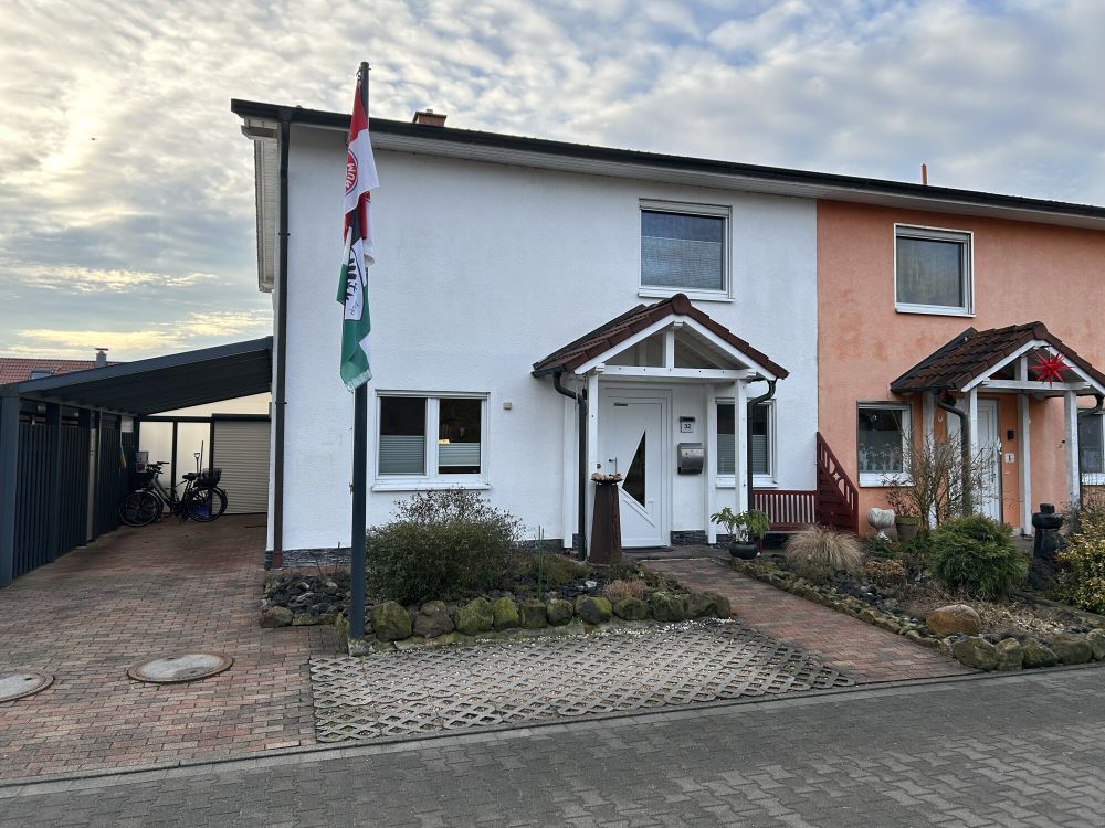 Moderne Doppelhaushälfte: 
Platz für Familie + Büro!