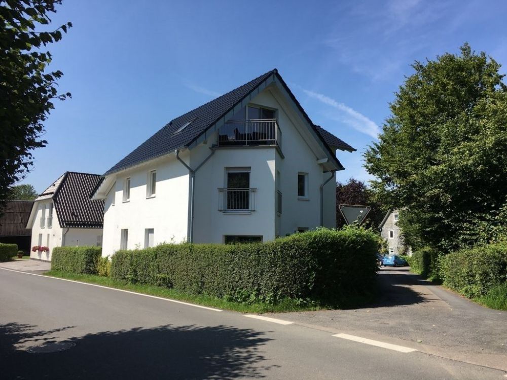 Zwei-/Dreifamilienhaus in Ortsrandlage von Kürten