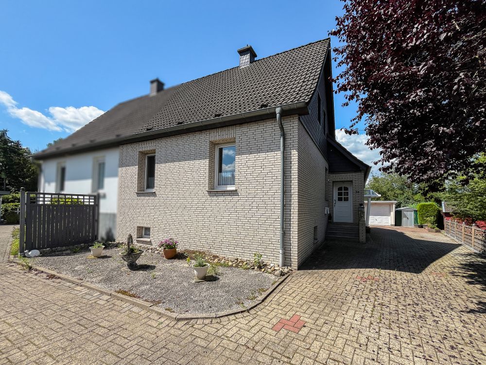 Doppelhaushälfte mit Charme, Potenzial und großem Garten in Lengerich