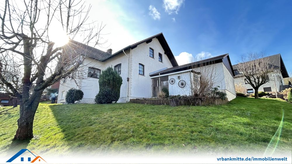 Gartenansicht mit Obstbäumen