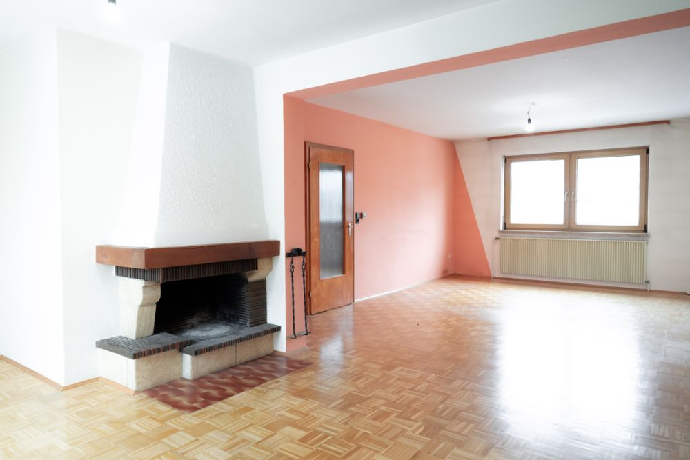 Wohnzimmer mit Kamin