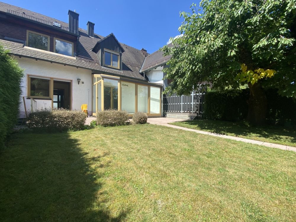 Wohnen am Merklsteig - Charmantes Reihenmittelhaus mit Garage, Wintergarten, Freischwimmbecken und zusätzlichem Gartengrundstück in begehrter Wohnlage in Weiden!