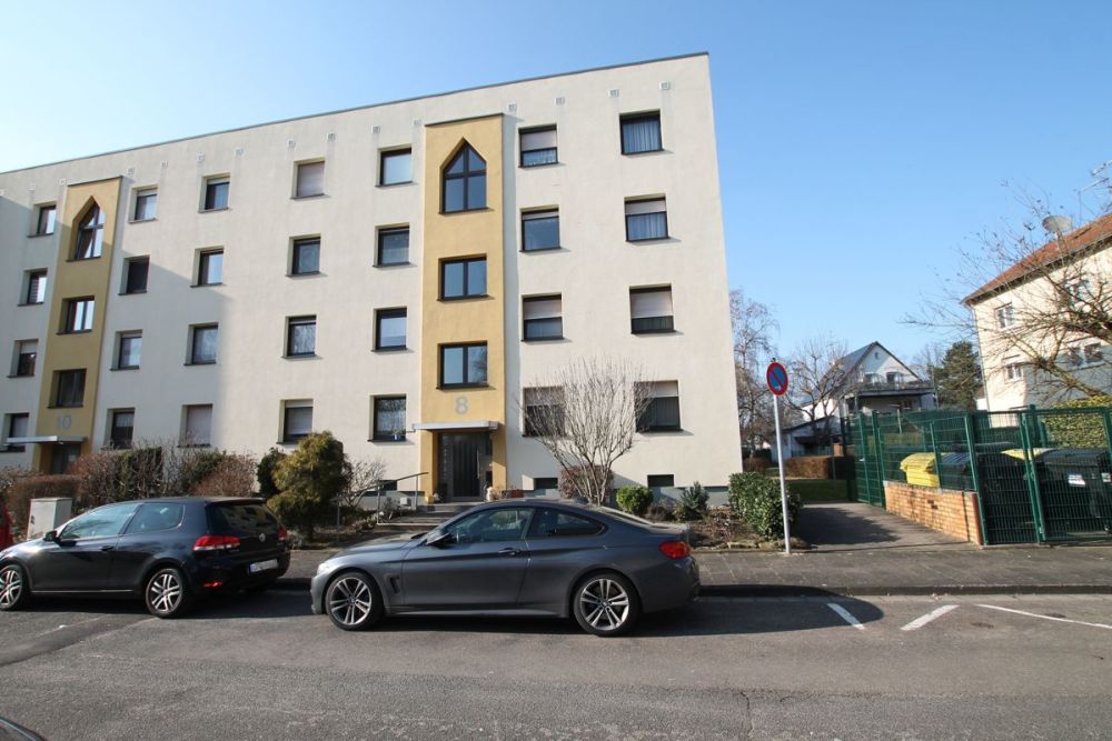 Top modernisierte 3-Zimmer-Wohnung mit Loggia