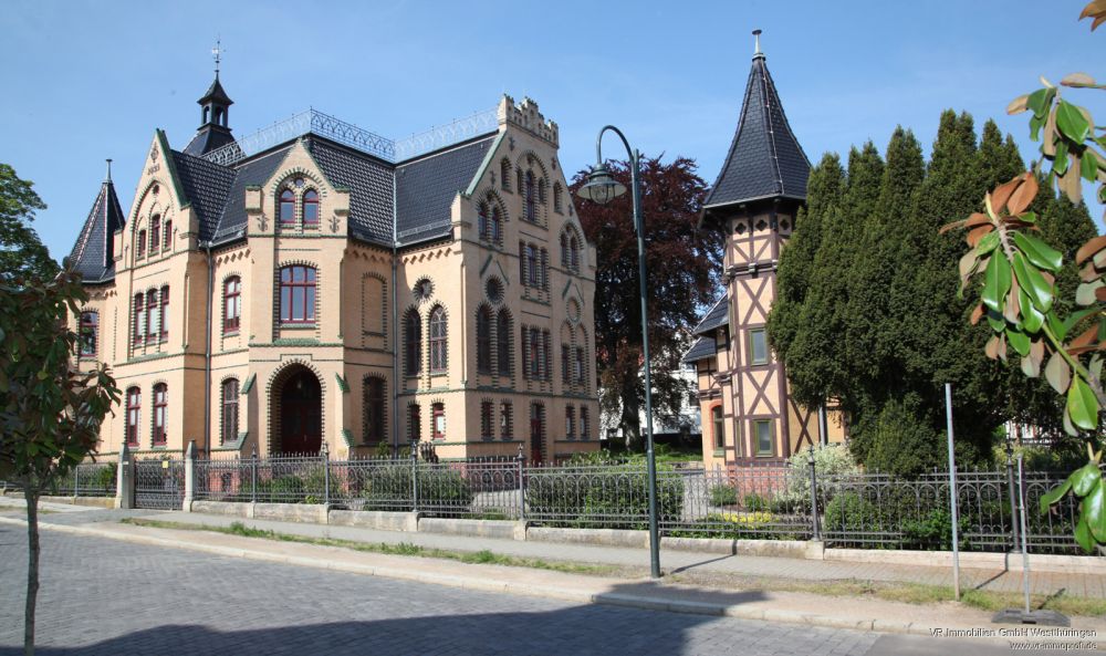 Repräsentative Praxisräume mit neuem Fahrstuhl !!!