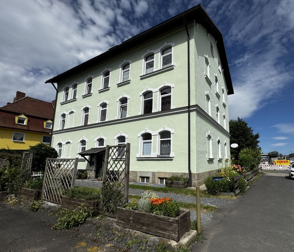 Attraktives Mehrfamilienhaus mit 11 Apartments und Top-Lage direkt am sanierten Bahnhof