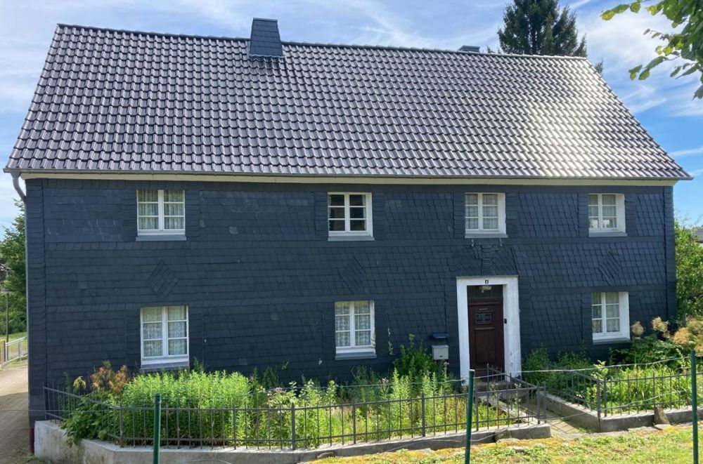 Renovierungsbedürftiges Fachwerkhaus mit Nebengebäude in Lindlar-Kapellensüng