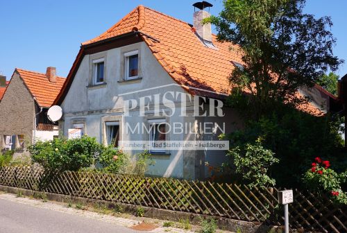 Denkmalgeschütztes Bauernhaus mit Nebengebäude und kleinem Garten in Sassendorf 