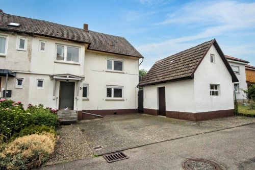 Gemütliche Doppelhaushälfte in zentraler Lage ... 