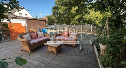 Großzügiges Sanierungsobjekt mit viel Entwicklungspotenzial in Hallstadt 