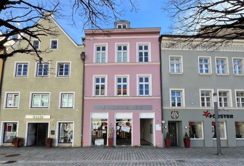 1 A – Lage in der Weilheimer Fußgängerzone
Direkt an der Mariensäule. Erdgeschoss. Zentral. 