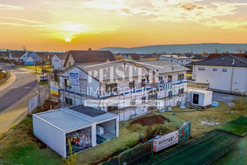 Neubau - Moderne 2,5 Zimmer-Wohnung mit Balkon - Ruhe und Wohnkomfort 