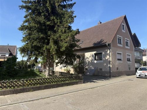 Charmantes Zweifamilienhaus in ruhiger Lage von Sinzheim! 