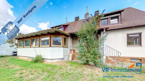 Alle unter einem Dach. Geräumiges Zweifamilienhaus in Erlangen-Frauenaurach. 