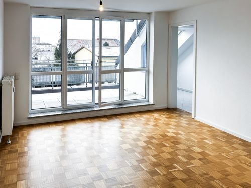 Charmante lichtdurchflutete 4-Zimmer Dachgeschosswohnung mit Balkon in ruhiger Lage 