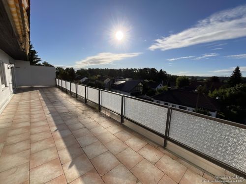 4-Zimmer-Penthouse mit traumhafter Dachterrasse in Wendelstein-Großschwarzenlohe 