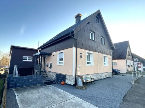 Für die kleine Familie, hier finden Sie ein neues Zuhause ! 