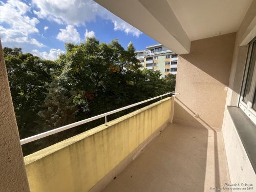 3-Zimmer-Wohnung 
mit 75 m² Wohnfläche 
und Südbalkon 
sofort zur Nutzung frei! 