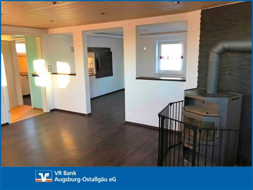 Große Dachgeschosswohnung mit Gartenanteil 