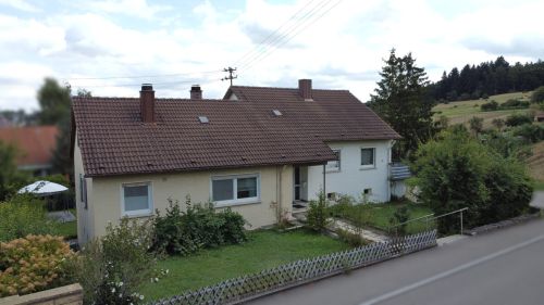 * Ein Haus – viele Möglichkeiten * Doppelhaus mit Charme, Potenzial und großzügigem Grundstück 