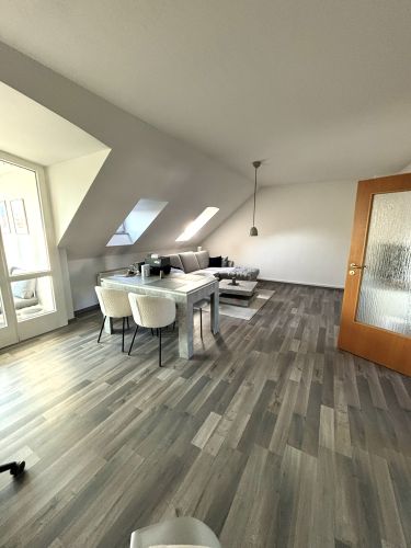 2-Zimmer-Dachgeschosswohnung mit großzügigem Wintergarten in Garching 