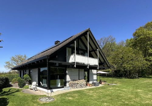 / Architektonisches Highlight in Waldrandlage! 