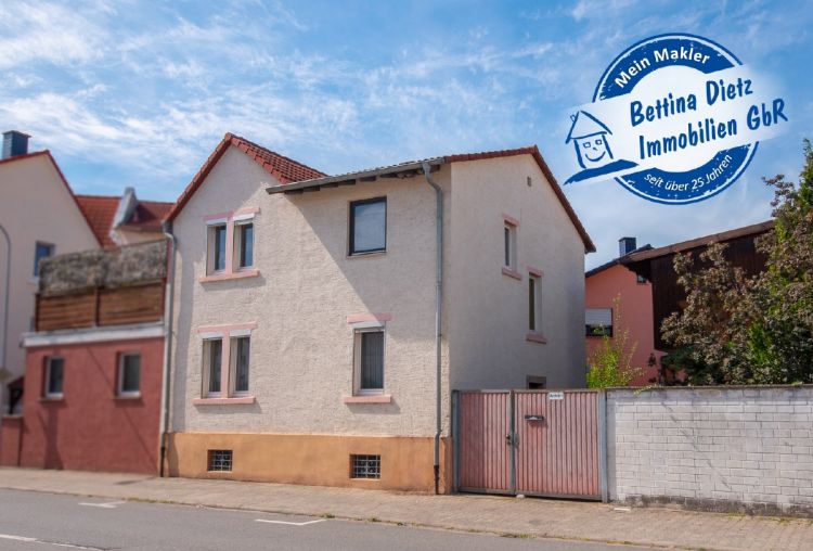 DIETZ: Gemütliches Einfamilienhaus mit Nebengebäude und Hof in Babenhausen!