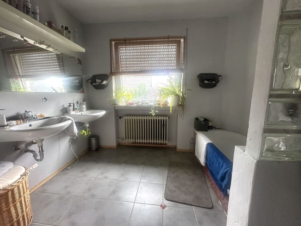 Großzügiges Einfamilienhaus auf weitläufigem Grundstück – Potenzial für weitere Bebauung