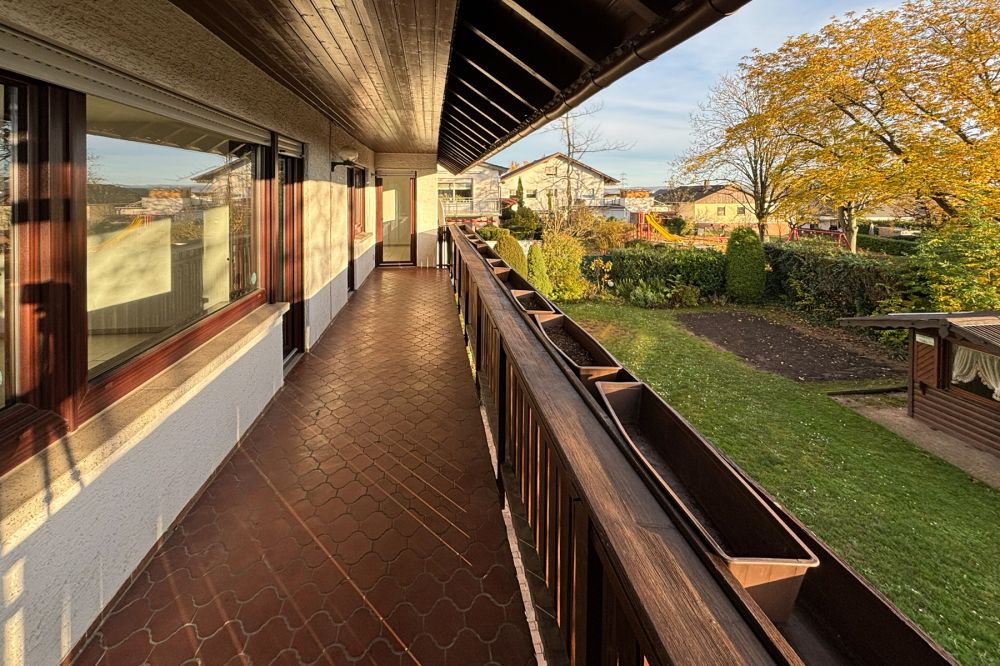 Repräsentatives Mehrfamilienhaus in Reinheim/Zeilhard - Großzügig, vielseitig und sofort bezugsfrei