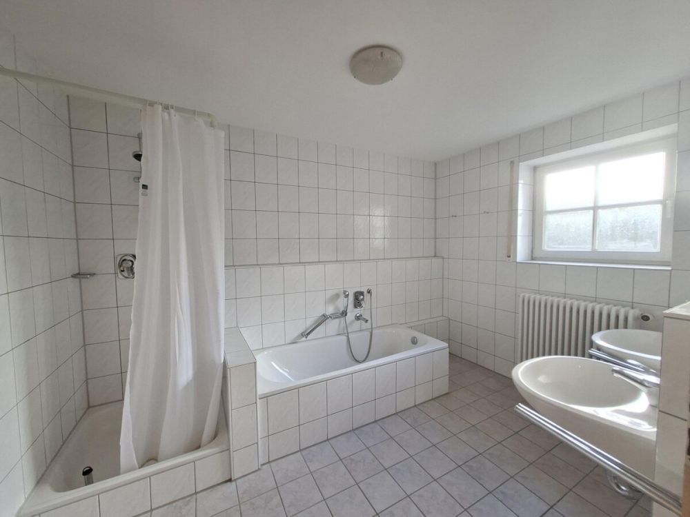 Großzügige Pfarrhauswohnung auf 2 Ebenen in Hürben!