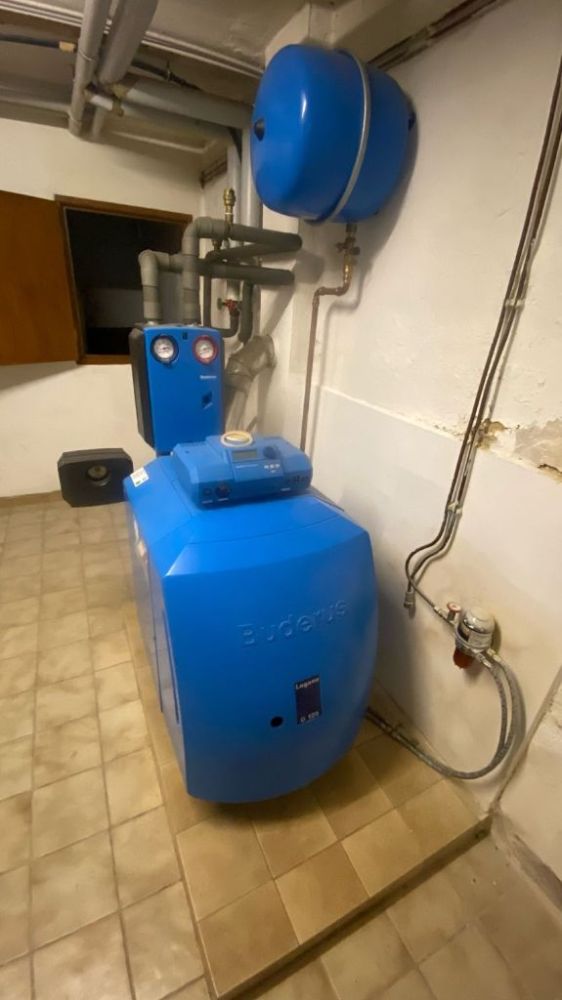 Großzügiges Zweifamilienhaus an Ortsrandlage