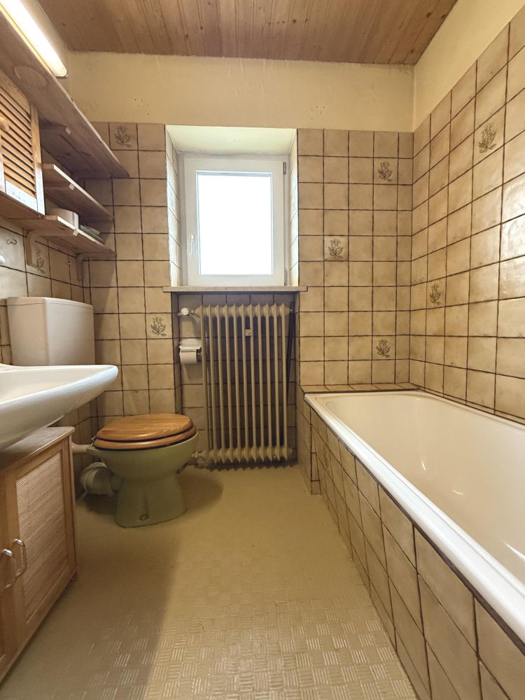 Interessantes Einfamilienhaus auf großem Eckgrundstück in Bobingen