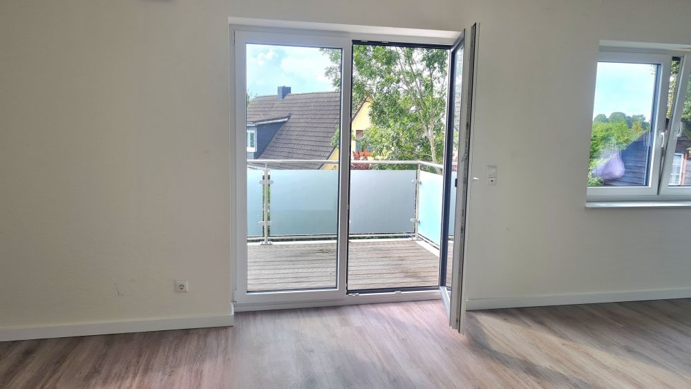 ... mit Zugang zum Balkon