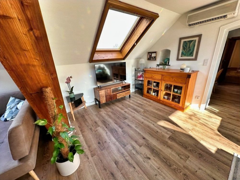 Große Dachgeschosswohnung in Ismaning