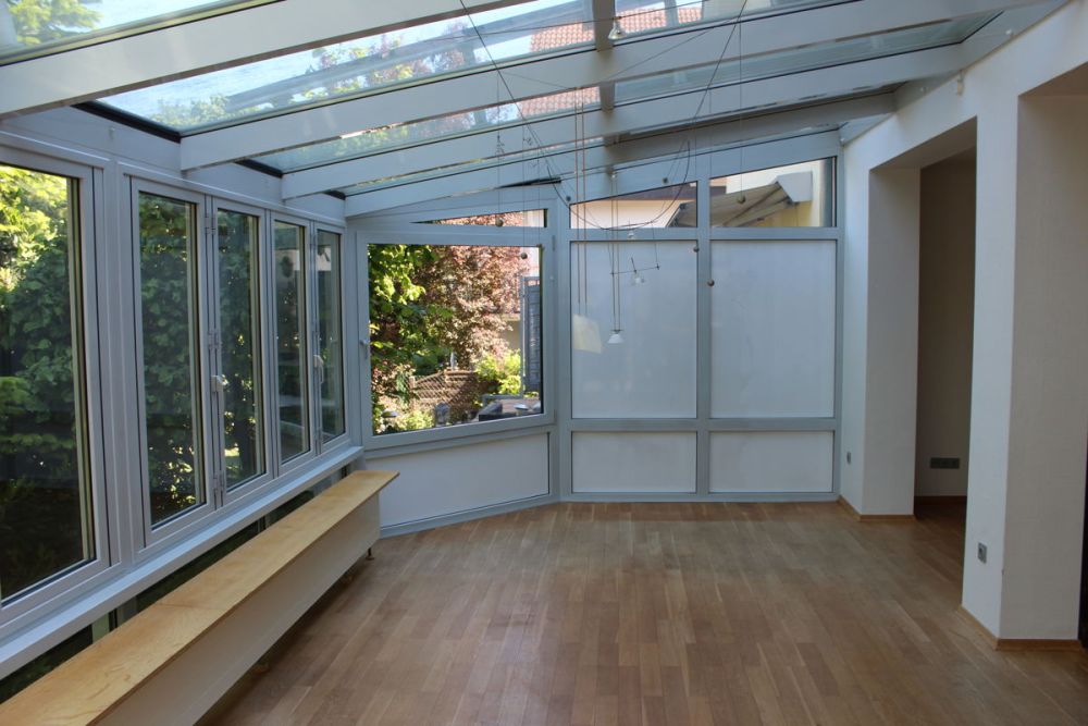 Hofheim-Toplage
Wunderbare Doppelhaushälfte mit Einliegerwohnung