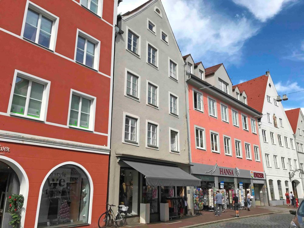 Straßenfassade (grau)