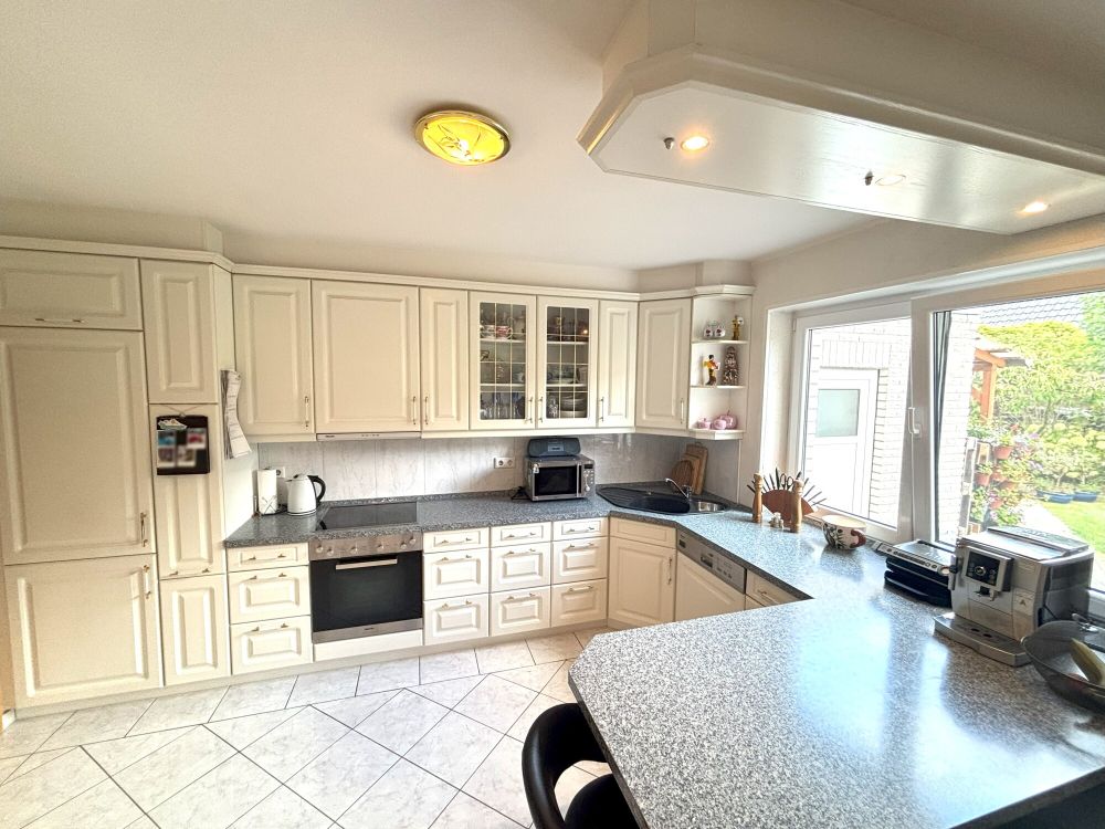 Freistehendes Einfamilienhaus mit repräsentativem Entree + Bürofläche (10)