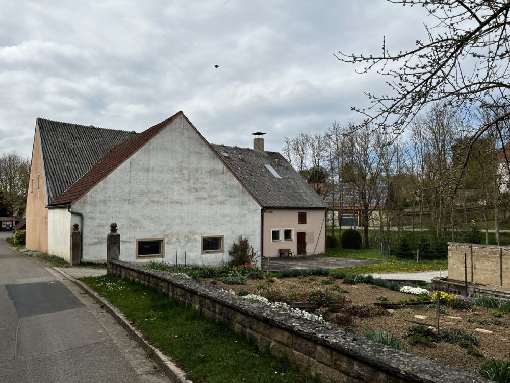 Großzügiges Wohnen in ländlichem Umfeld mit genügend Platz für die ganze Familie und deren Hobbys!